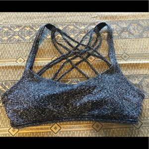 Lululemon Free to be *Wild bra sz 6